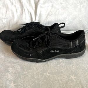 Black Sketchers relaxed fit memory foam size 7.5